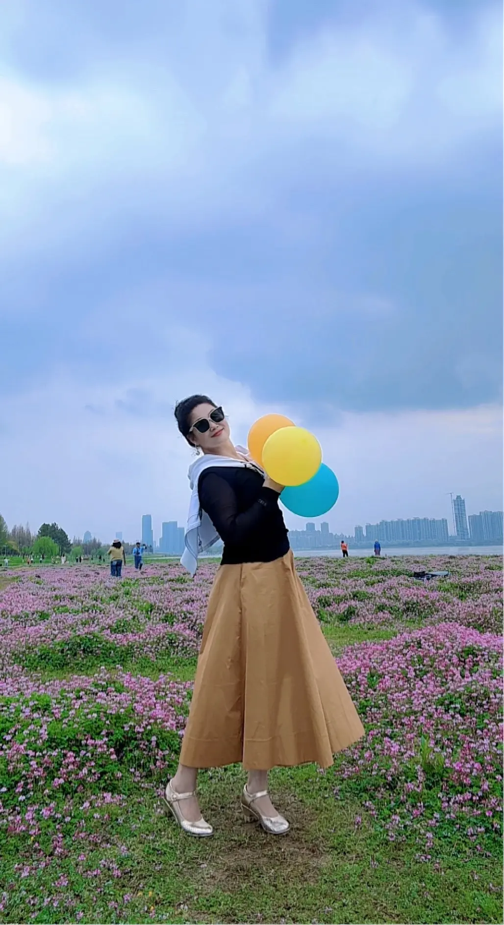 眼中有风景，心中无是非，遇一片花海，染一身花香，每个日常都充满了诗意和美好.•