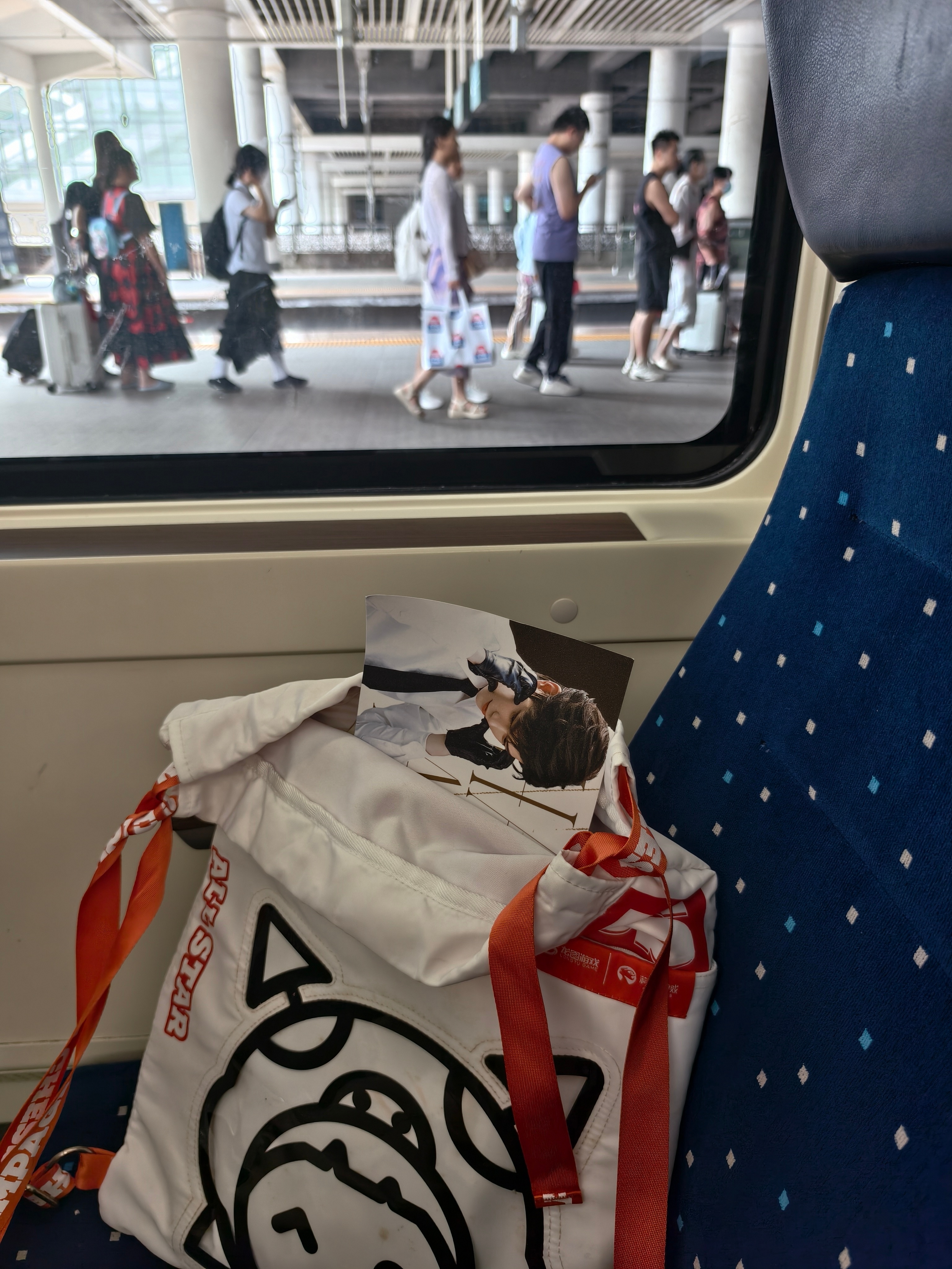上次武汉回来太晚 把另外个包丢在玲子车上 今天终于把我的🦐带回家了 比dyx带