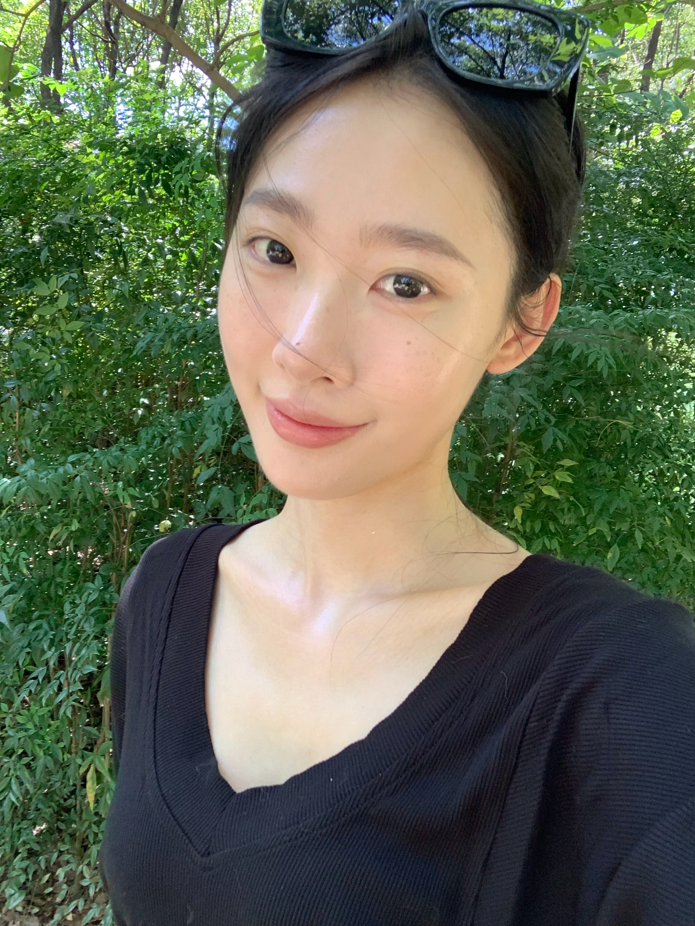 整个盛夏 最常用的三分钟出门妆容真的很喜欢泰国这个cc霜 超级清透！！！ ​​​