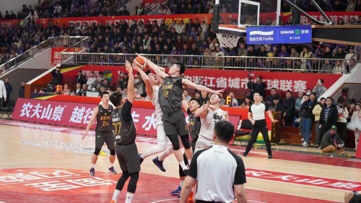 富阳队钓鱼已成定局，温丽大战还在继续！
章佳飞的伤退对于富阳队来说是致命的打击，