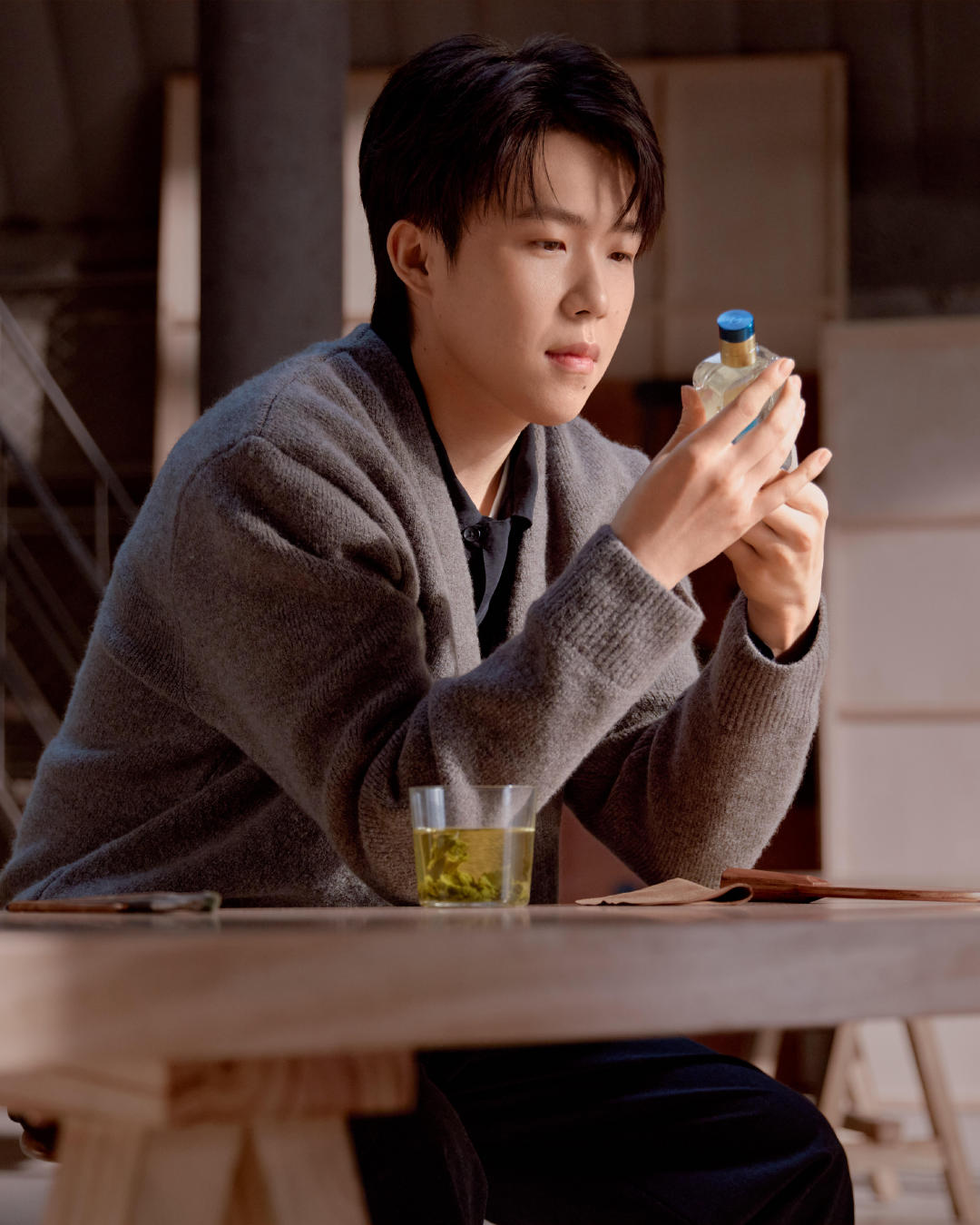 王楚钦闻香品茶王楚钦钦心营业瞬间 