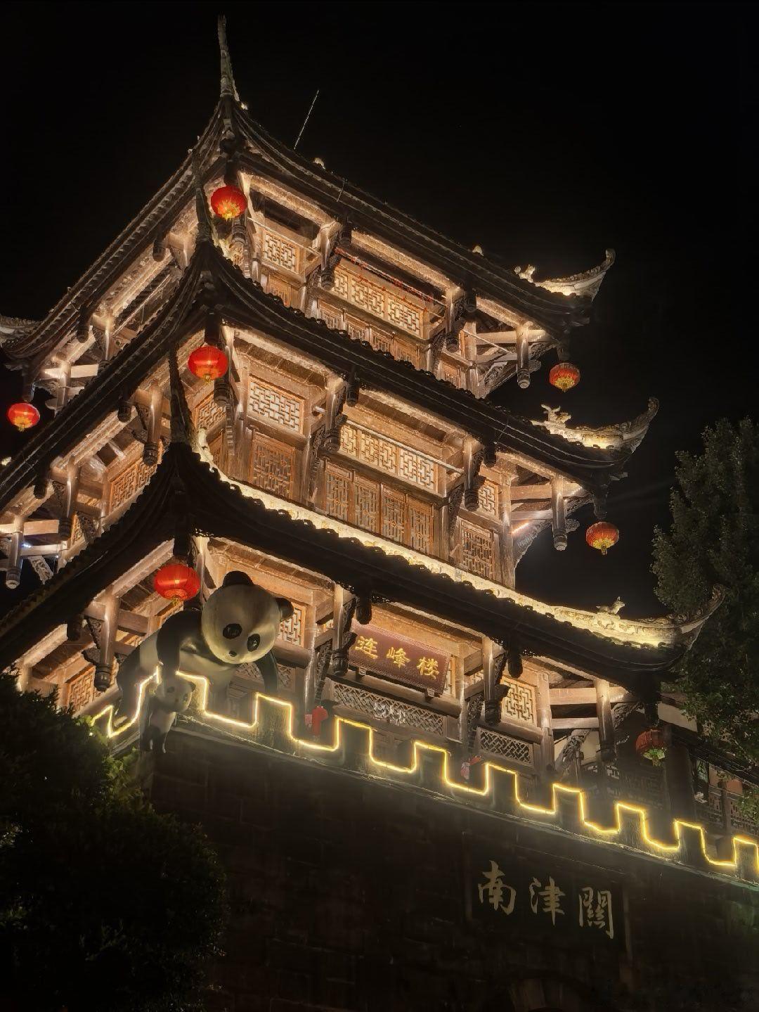 早安  早安，守住内心的温柔与光亮，美好和幸运都会奔赴而来。 