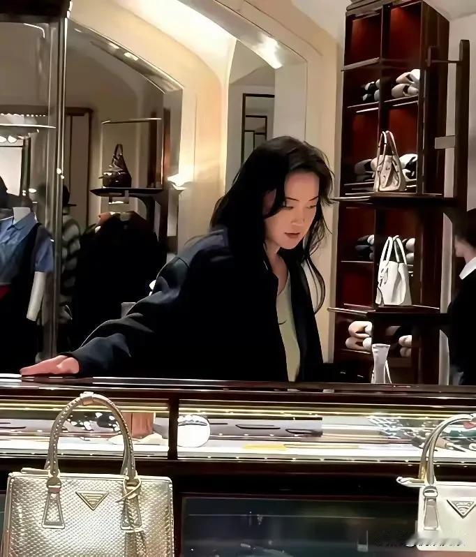 名也有了，钱也有了，
身材也好了，
人生的尽头是无欲无求，
贾玲的世界一定很空虚