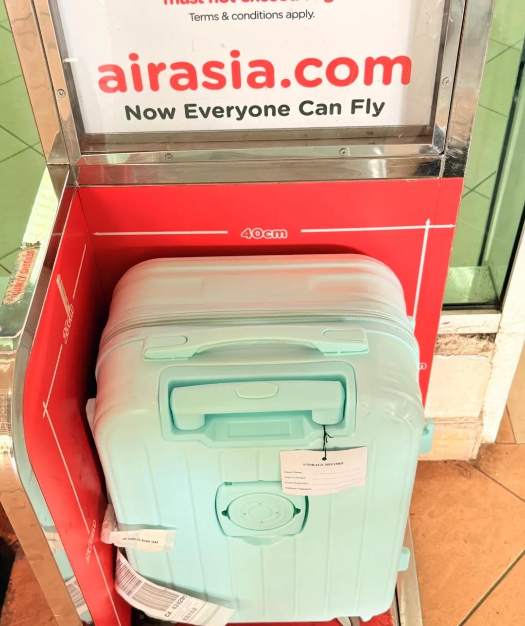 G7662高铁行李箱丢失
有谁G7662列车杭州东到南京南段拿错了我的青绿色行李