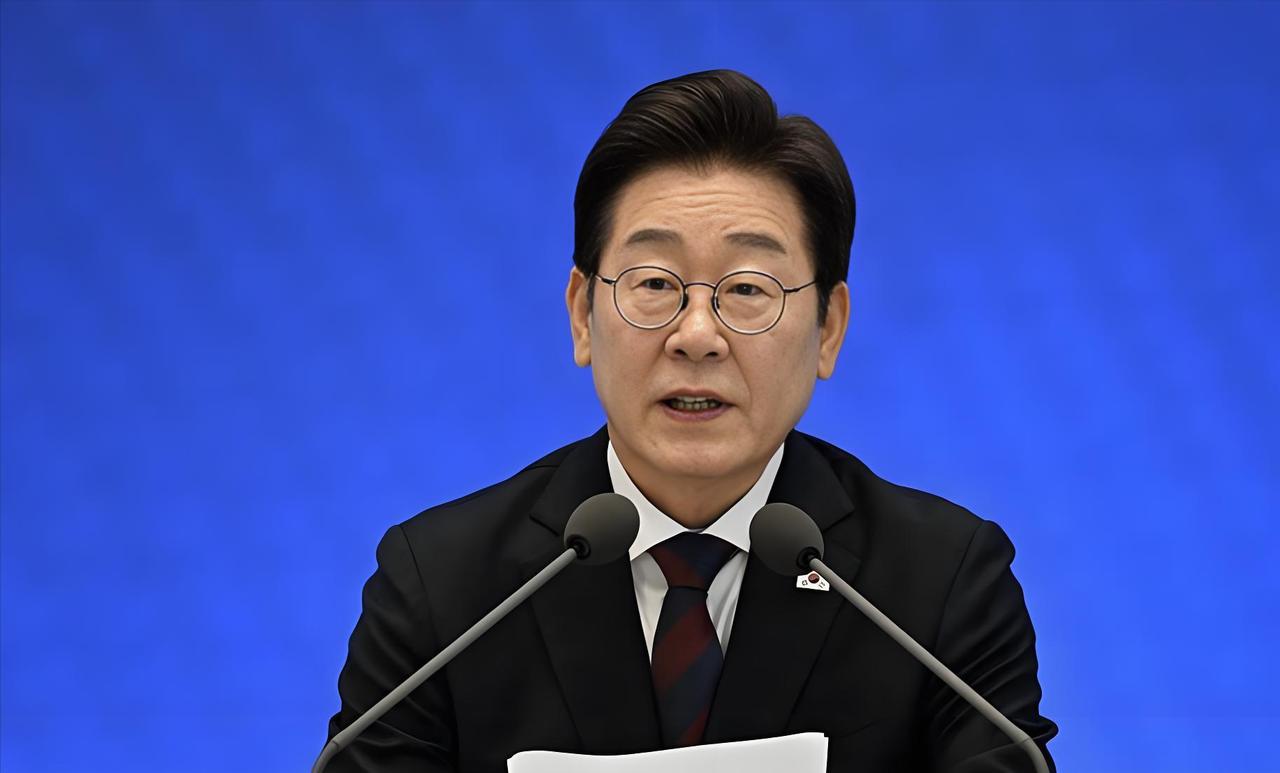 韩国产业研究院2023年度报告显示，中国在人工智能专利数量、新能源汽车产量等14