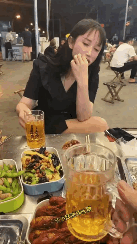 女人真喝起酒来，也真的很有实力。
