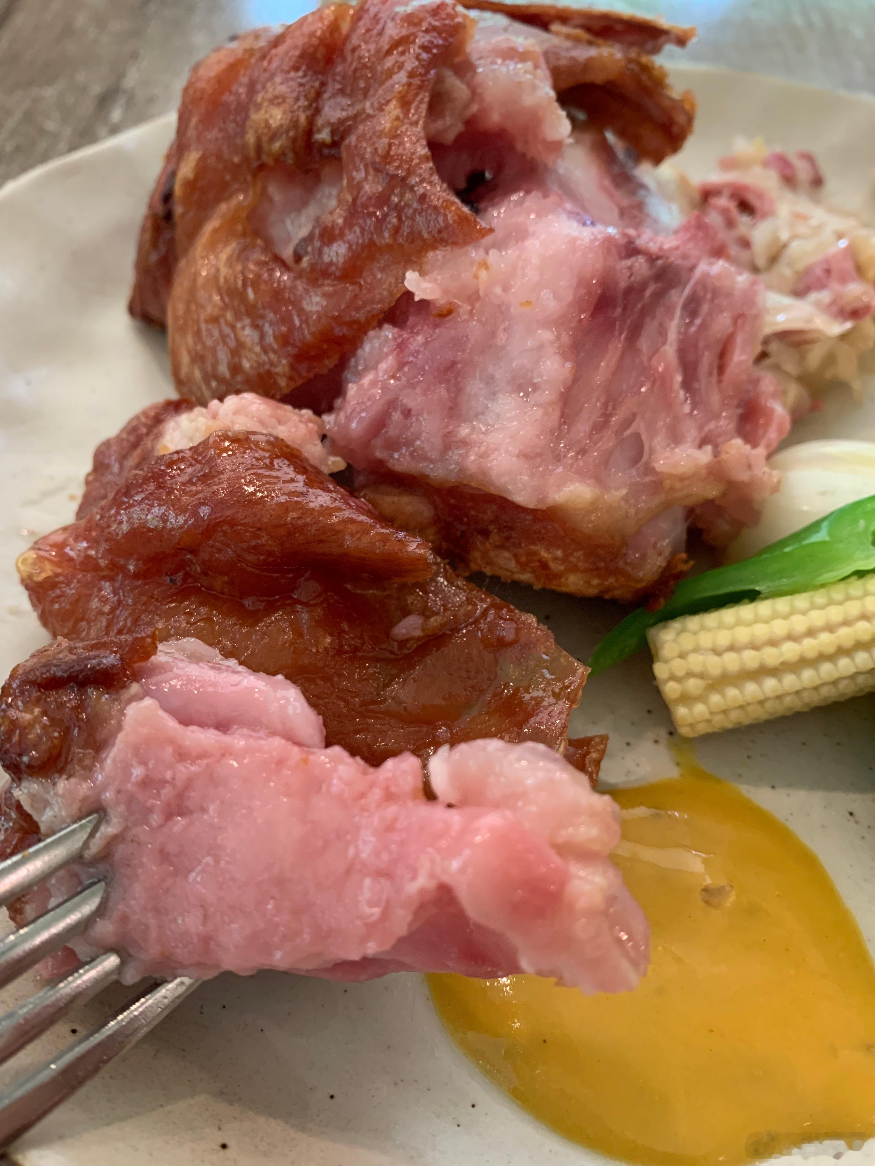 我一看到猪脚（猪蹄、猪手），目光就会被它吸引。今天吃的德国猪脚 (pork kn