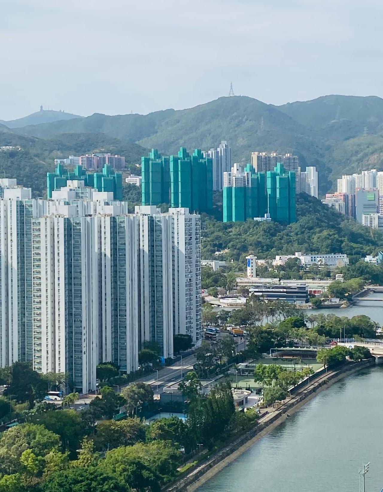 香港宏福苑，据说保险保了20亿元，现在各届捐款累计6亿。

两项加起来一共26亿