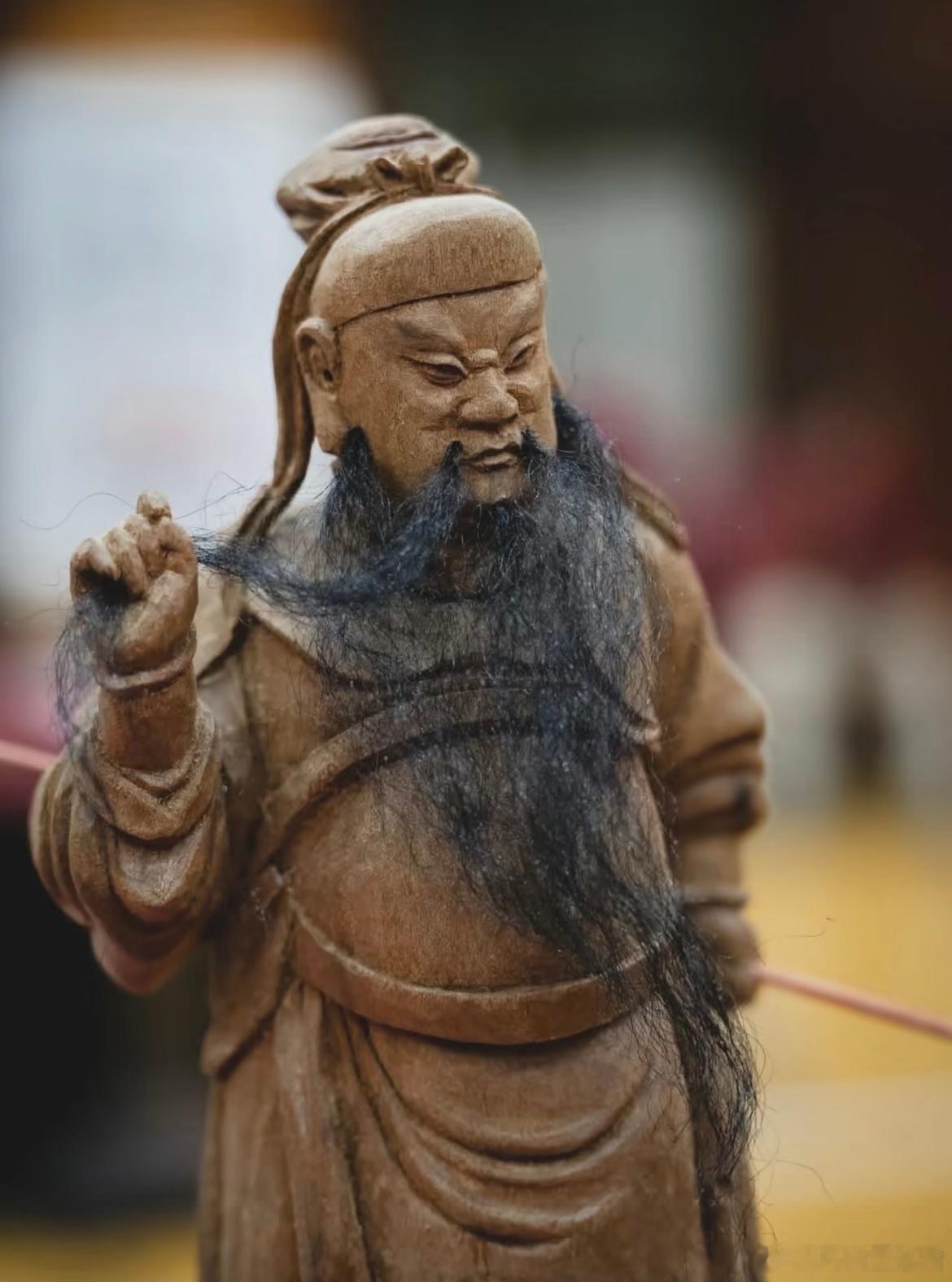 低处全是规矩，高处全是人情，人在低处，手里没筹码，没背景，没靠山，这时候你拿什么