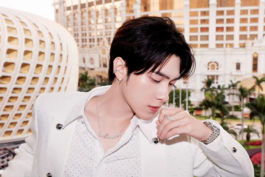 黄冠亨聊完张呈撩庆怜 从张呈到庆怜，黄冠亨的社交路线图可以画一条直线。不是客套式