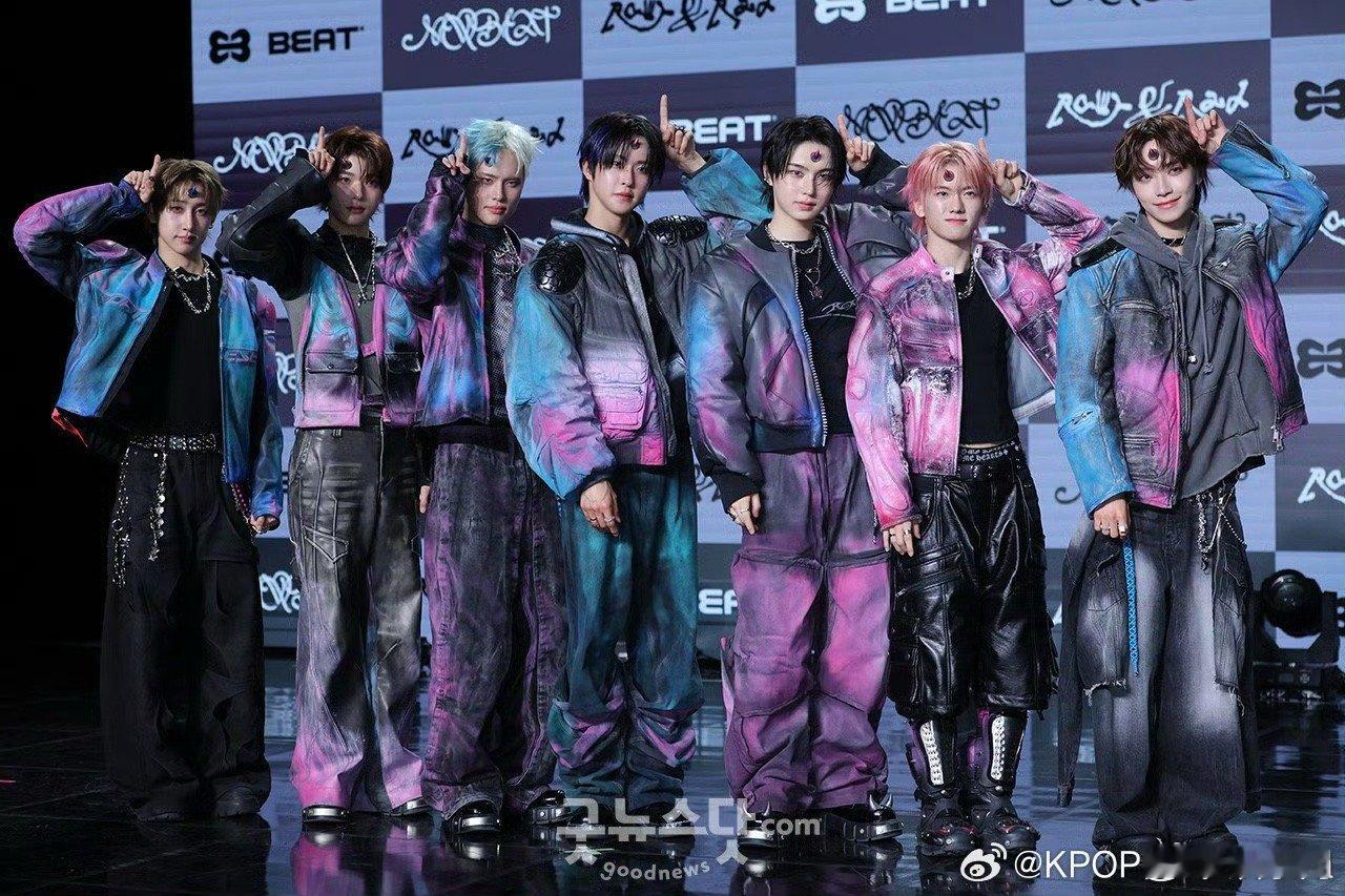 NEWBEAT头上长犄角新男团NEWBEAT今日出道造型，头上长犄角！ ​​​