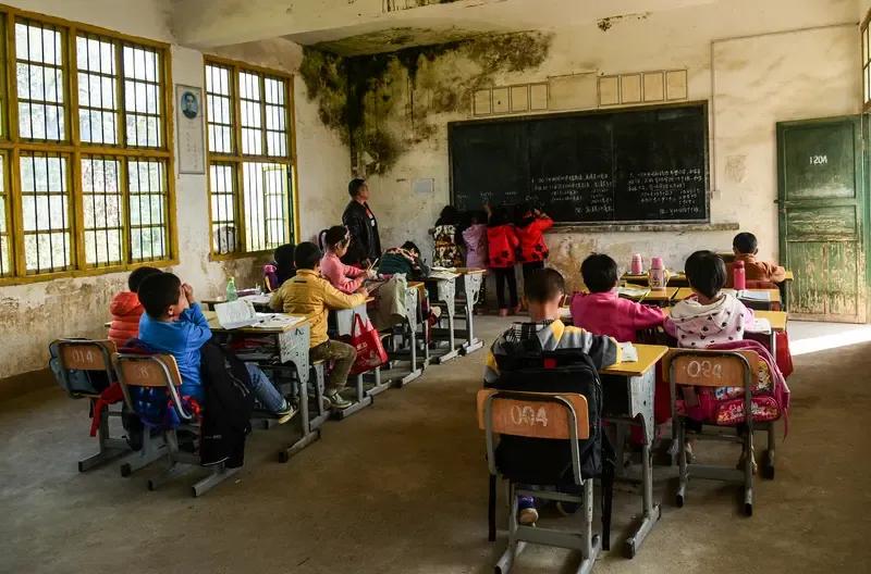 不懂教学的，都去当了校长，这句话确实是有点含金量的。
基层许多学校的领导班子成员