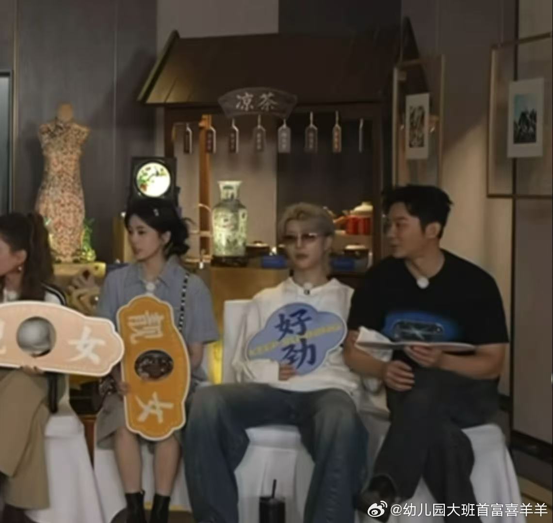范丞丞李晨的肱二头肌好摸吗李晨范丞丞手挽手奔跑吧奔跑吧直播 不过范丞丞这个时不时