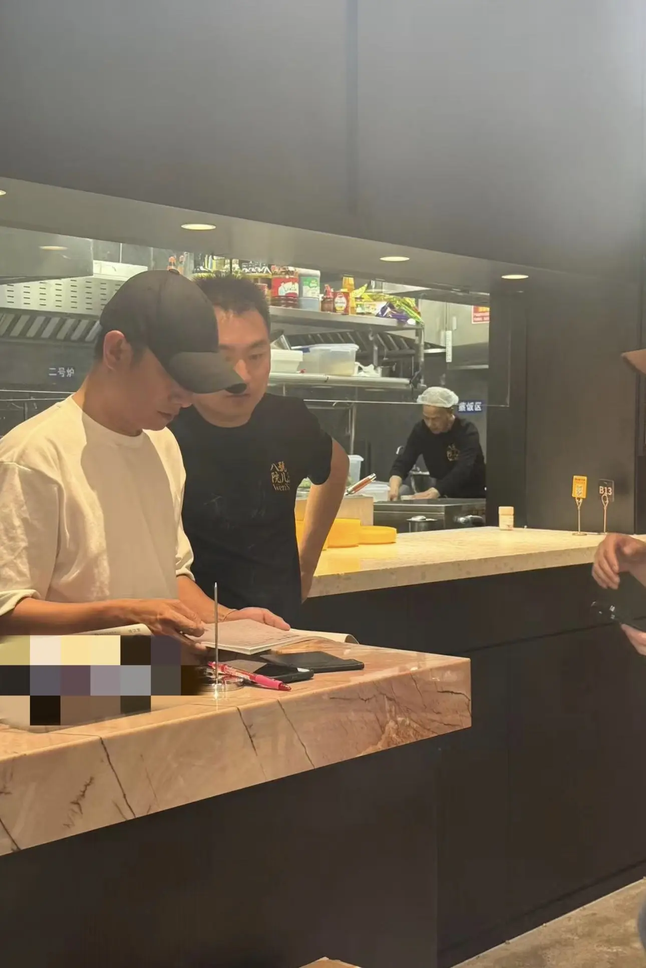 文章在上海开陕西风味餐厅，一碗面卖32元惹争议