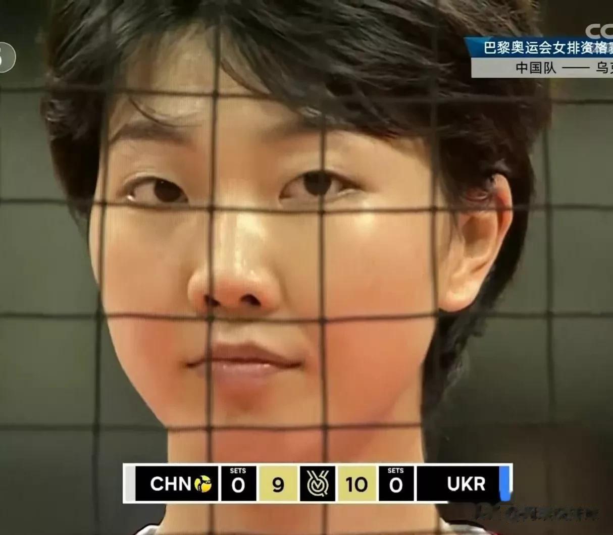 女排奥预赛
中国—乌克兰
第一局，中国队25：21慢热取胜
龚翔宇6分，李盈莹5