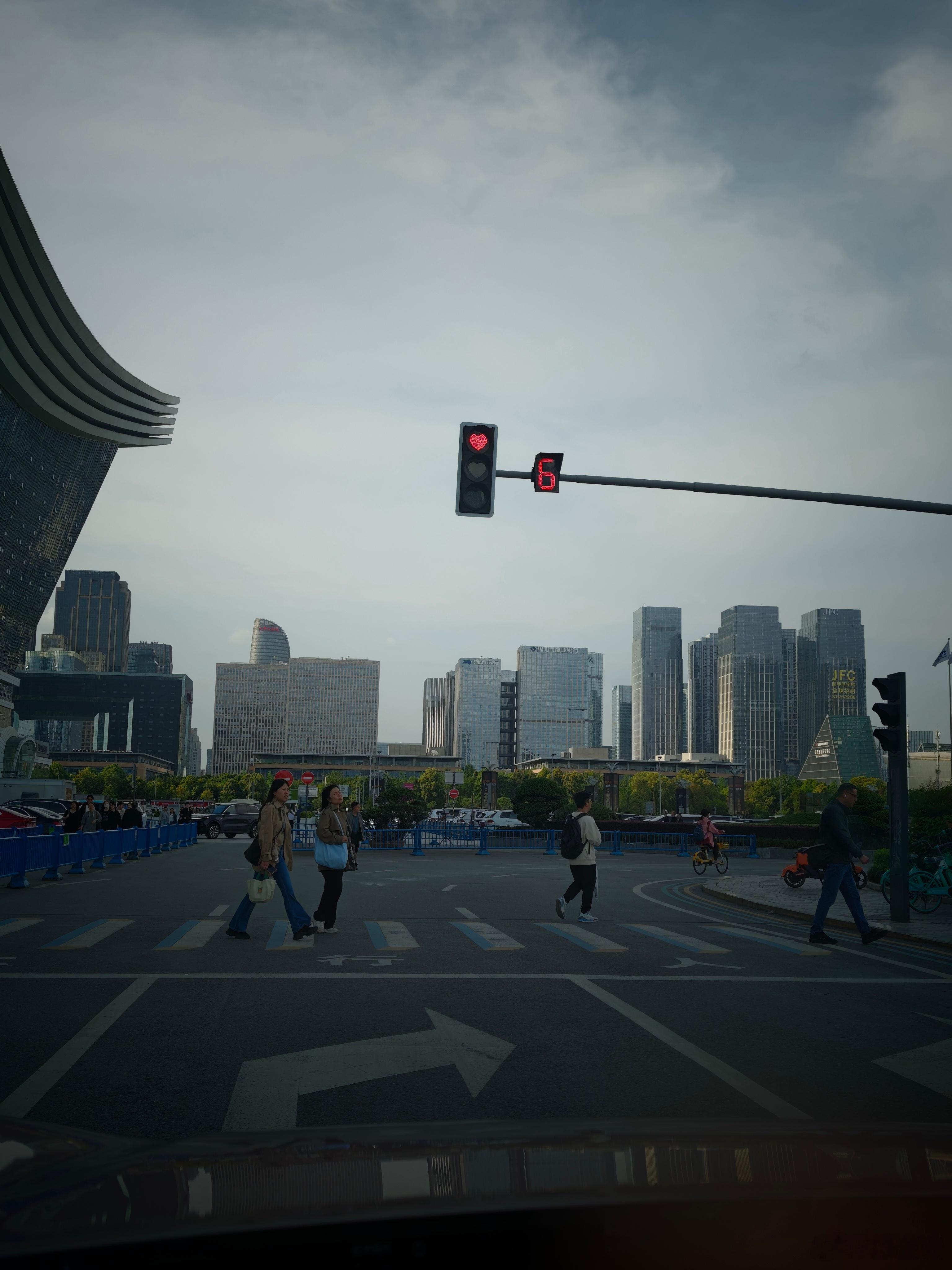 我们环球中心的红绿灯都是爱你的形状我的日常plog付卷卷 成都·环球中心