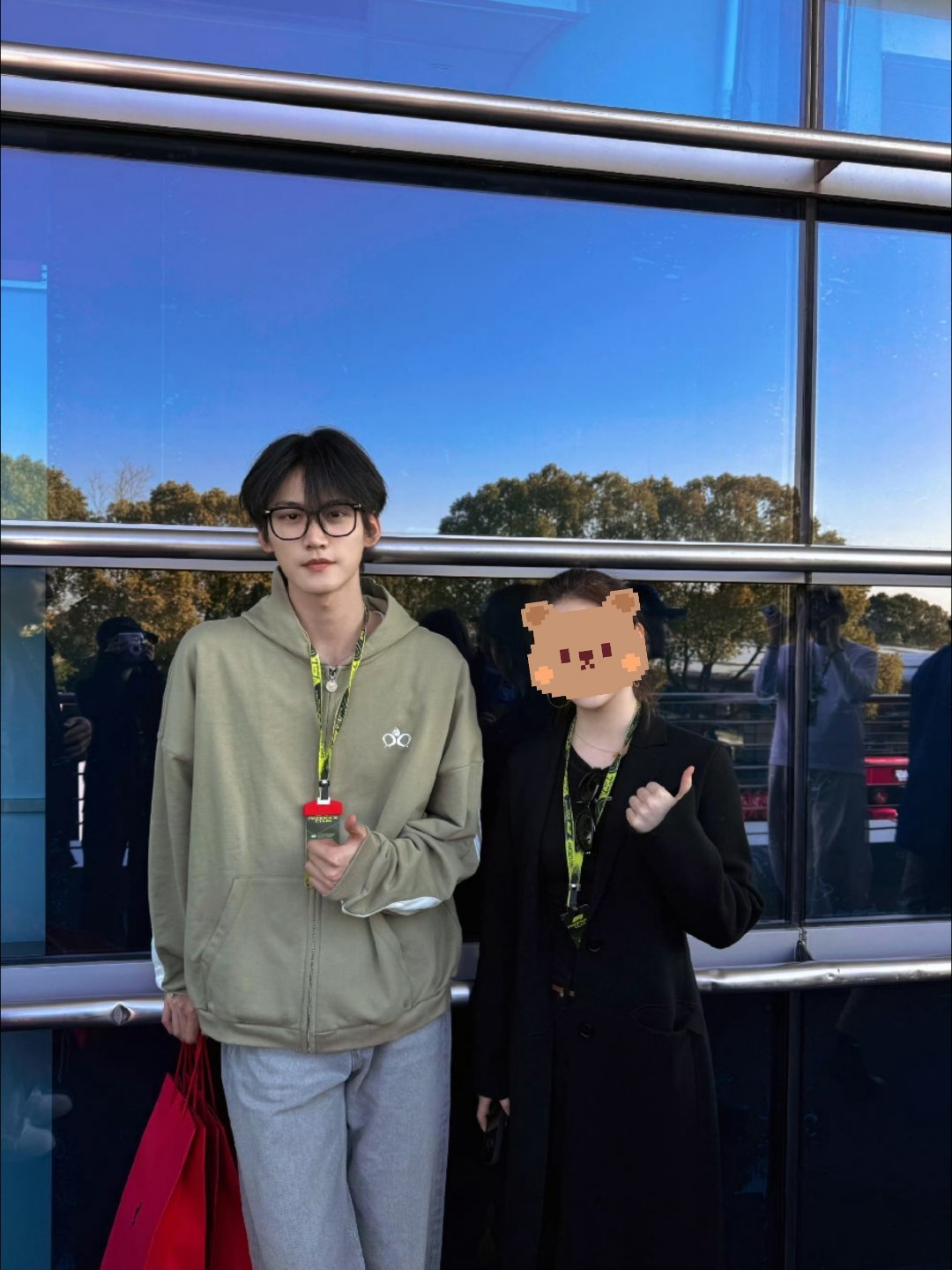 上海F1大奖赛明星观赛现场状态，友友们来品鉴于适，李昀锐，刘雨昕，周柯宇李昀锐F