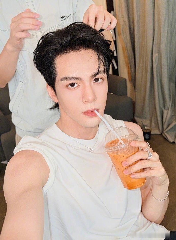 曾舜晞11月收尾live图曾舜晞十一月收个尾 曾舜晞十一月收个尾，曾舜晞11月收