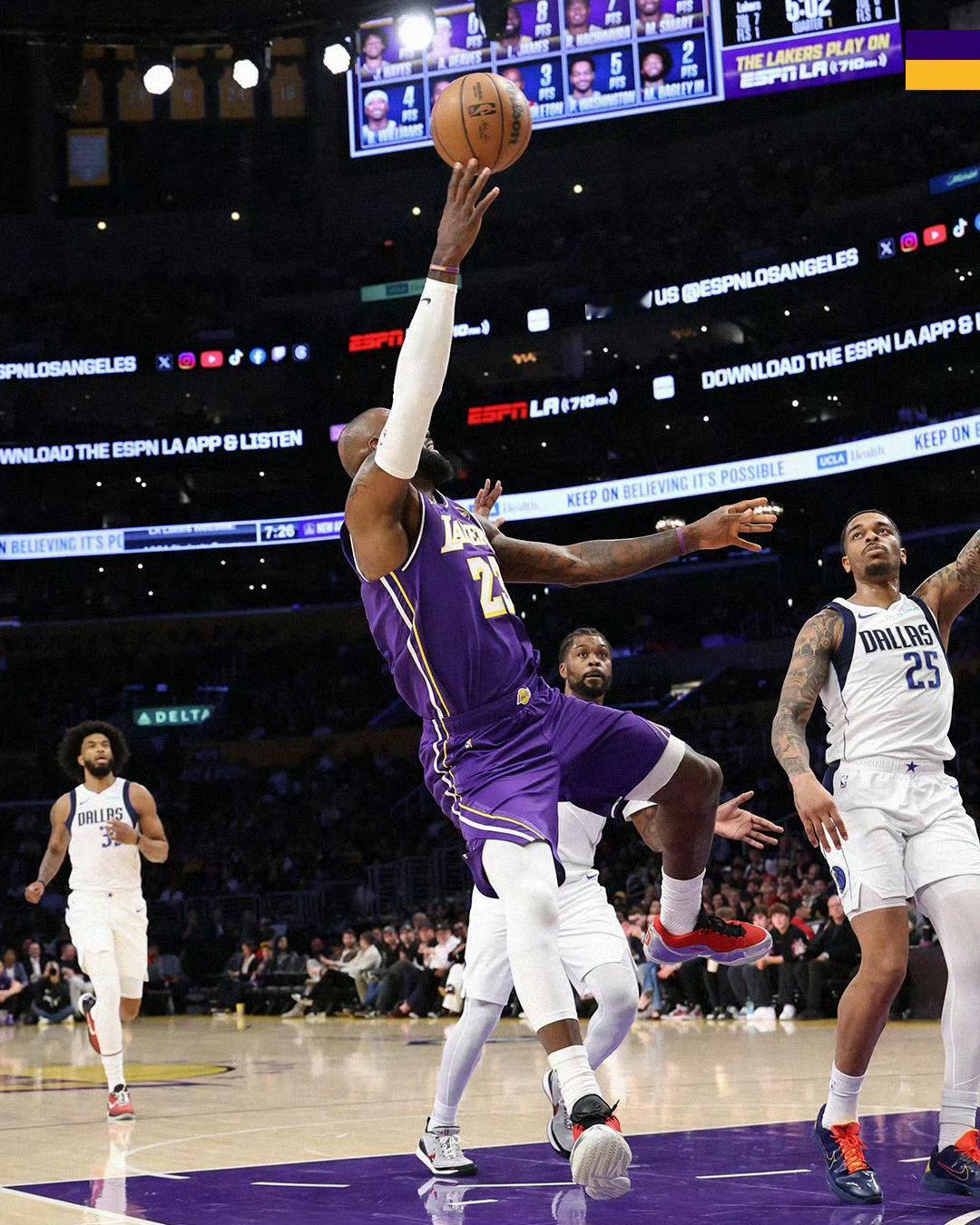 全场比赛结束，湖人124-104战胜独行侠，詹姆斯里程碑时刻！詹姆斯拿下历史最老