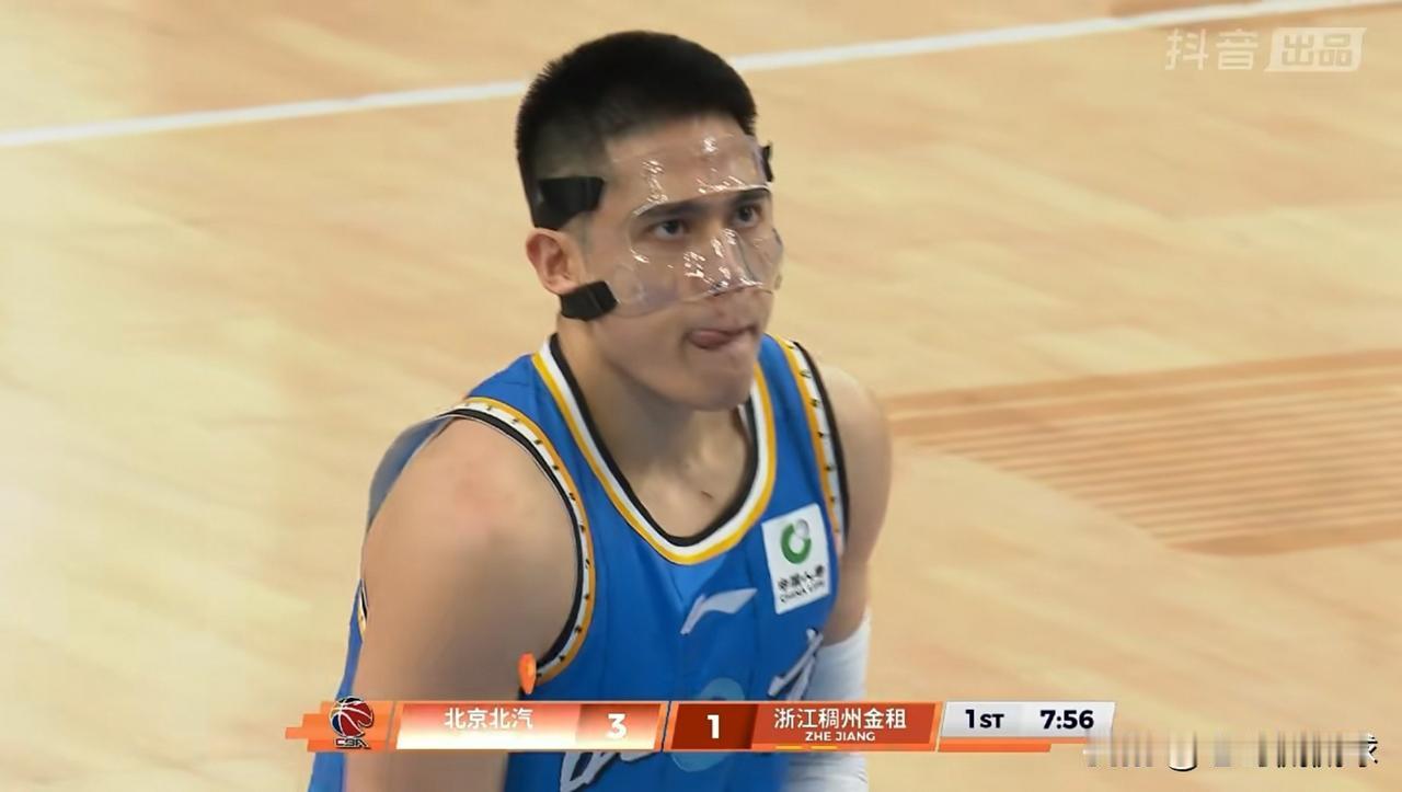 北京北汽超级后卫陈盈骏真是投疯了！在今天进行的北京北汽和浙江稠州金租的比赛中，目