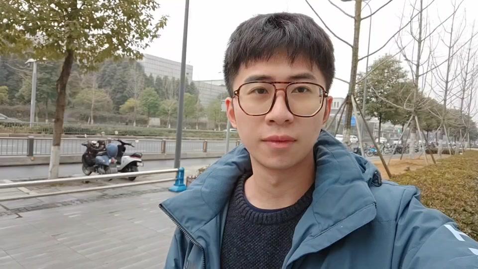 一个当年拿到百万年薪offer的博士，突然被曝离职回老家卖玉米，一天只赚10块钱