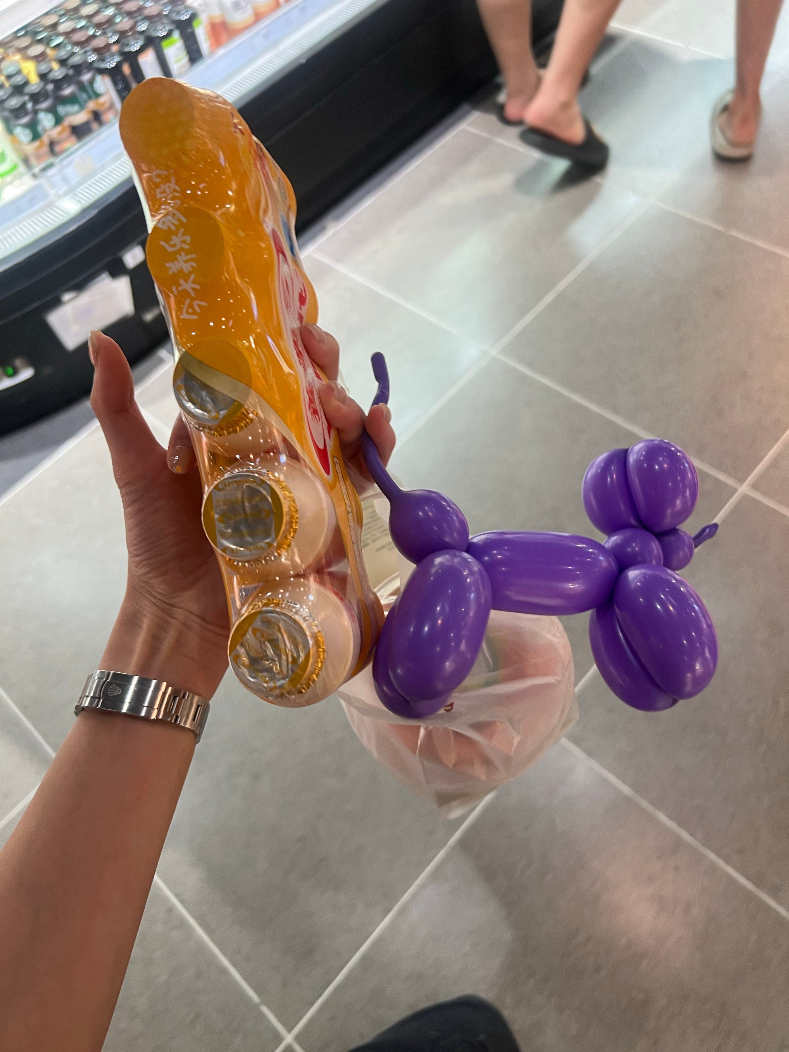 银泰三和买芒果味养乐多送小狗🐕！！！ 