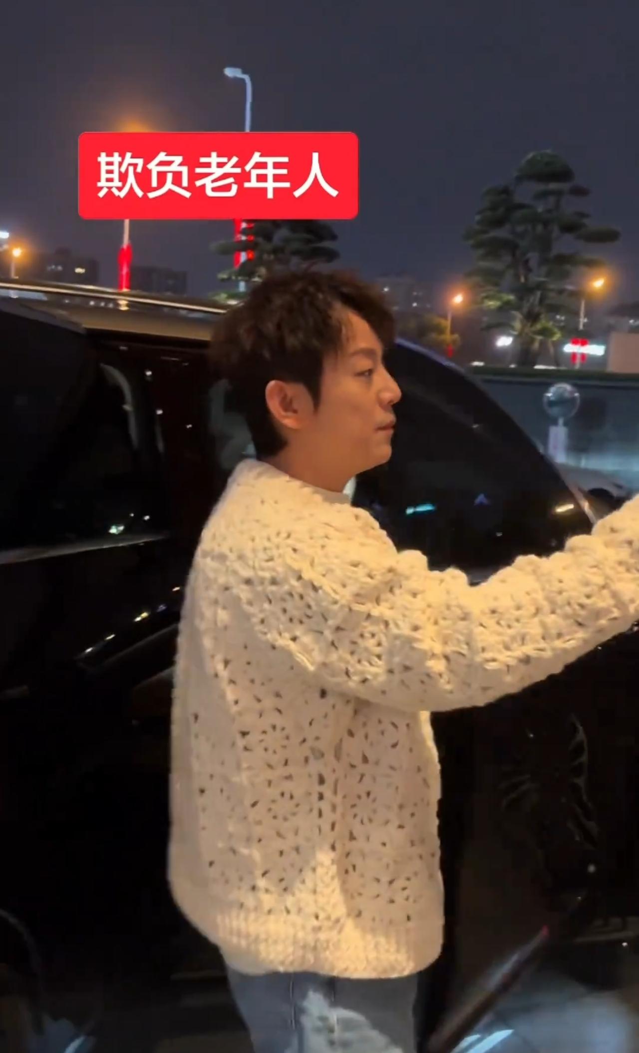 欺负老实人啊。
一向好脾气的何炅居然被逼到开闪光灯反拍私生饭，网友还调侃是 “五