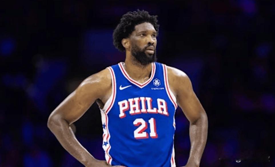 赛季才刚开始，恩比德这出勤情况有点让人担忧啊。至今他就出战了6场比赛，又因膝伤缺