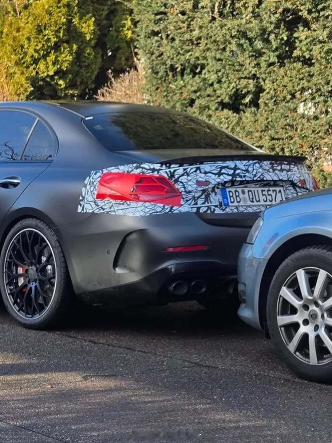 被市场教育，奔驰认怂宣布AMG产品线新策略👉👉👉1️⃣2.0T的C63s永