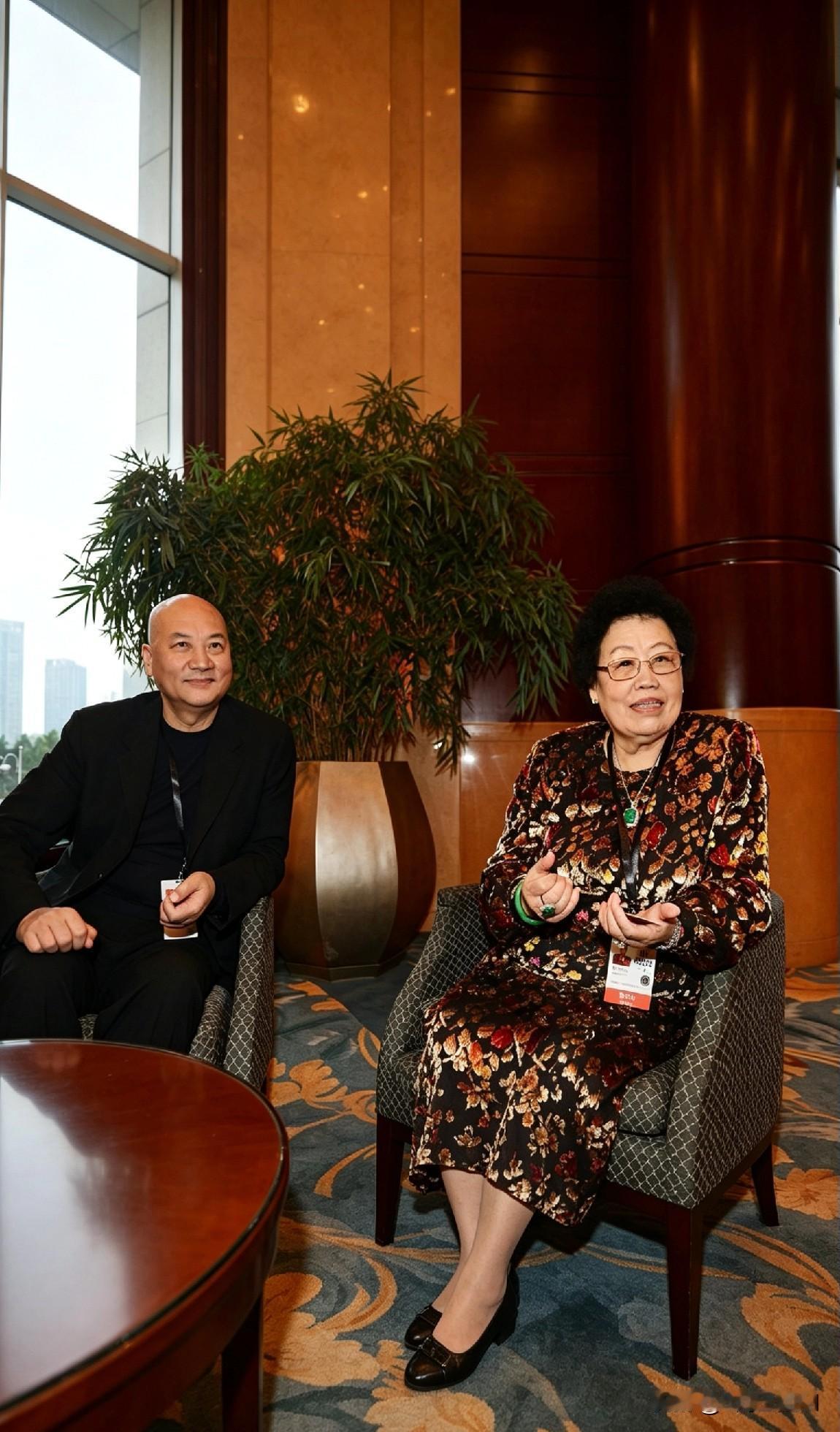 相差11岁，女首富倒追唐僧！36年婚姻太好嗑
 
说起86版《西游记》里的“唐僧