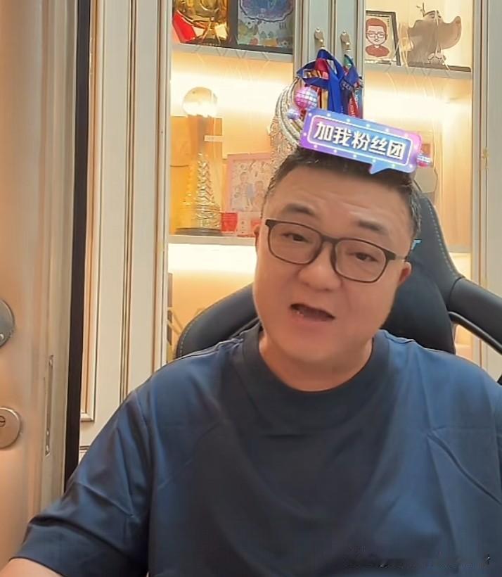 董路说，热刺踢的太脏了。
更在直播间直言不讳的说，裁判应该在热刺犯规试探的时候给