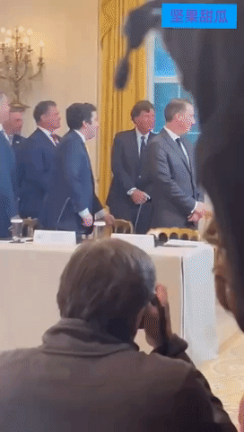 特朗普参加了一场特别活动，在抓捕马杜罗，获得委内瑞拉石油控制后，他参加了一场石油