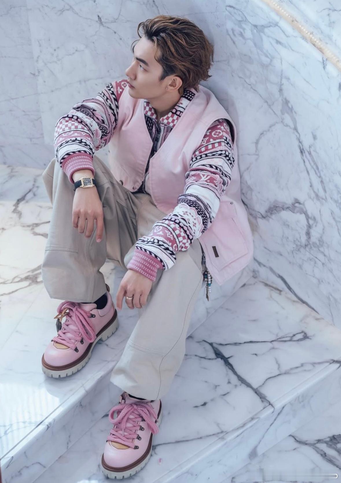 寻找开幕式中的苏翊鸣 苏翊鸣说起小鸣这位宝藏运动员，不知道大家最早了解他是源于哪