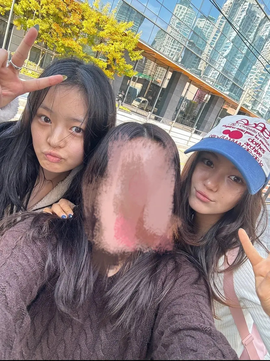 热帖🍉：newjeans用官号在去年11月和网上一直在骂炽礼的粉丝私信并见面送