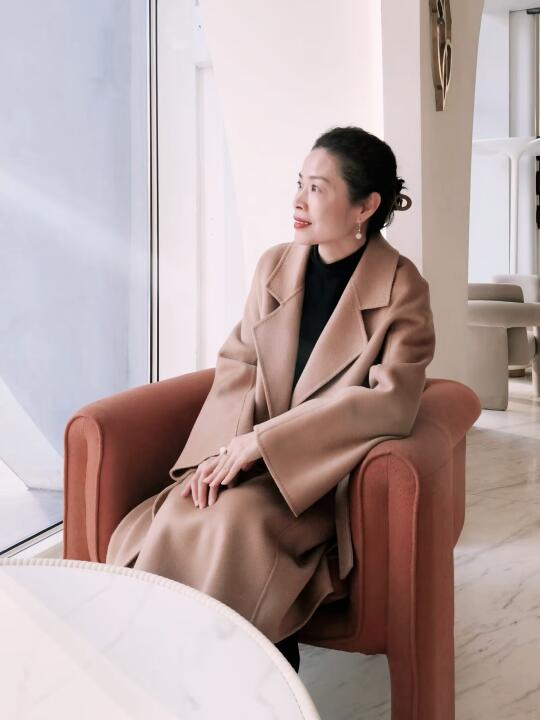 驼色不语｜50岁女性的温柔诗笺，裹一身岁月静好 	 春信轻启，驼色写诗...