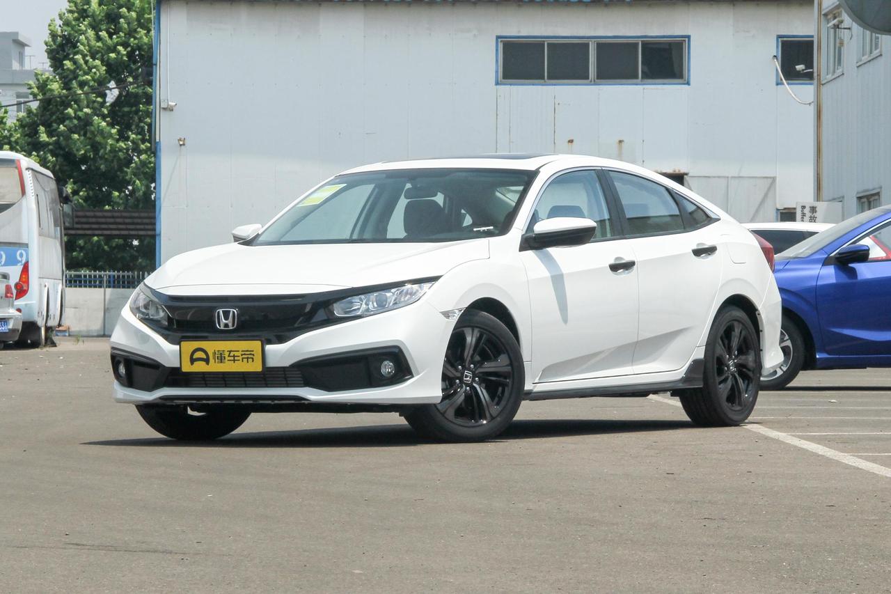 嘿，各位车友，我是本田思域220的车主，今天来跟大家晒晒我这一年的养车账单，让大