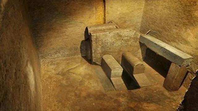 一座厕所，竟能把一个人送上皇位，也能把一个国君送进死局。古代人如厕，未必只有尴尬