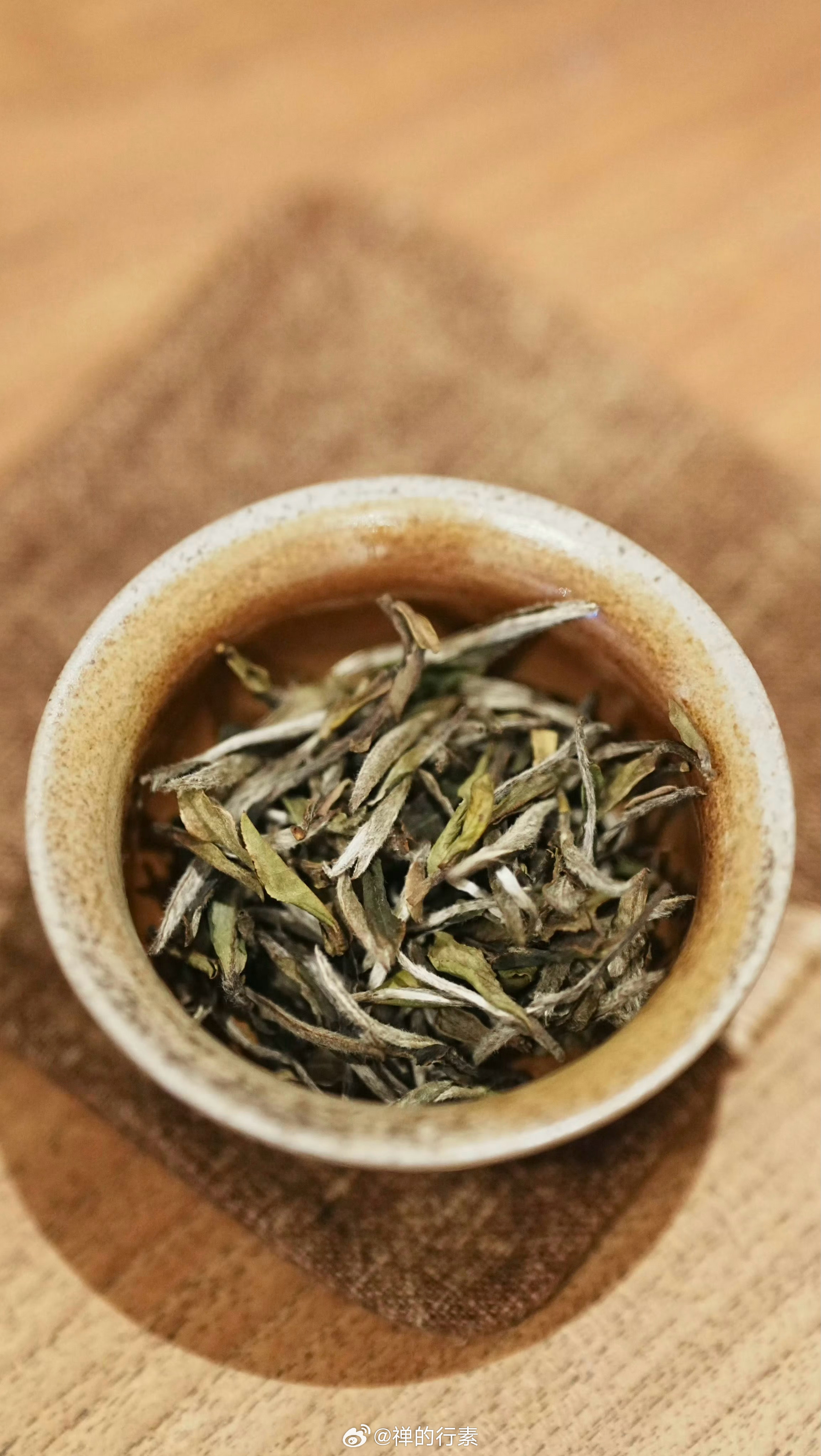 立秋后，人就容易觉得干，说话多了嗓子就发紧。想起白茶，不为仪式感，只是想让身体和