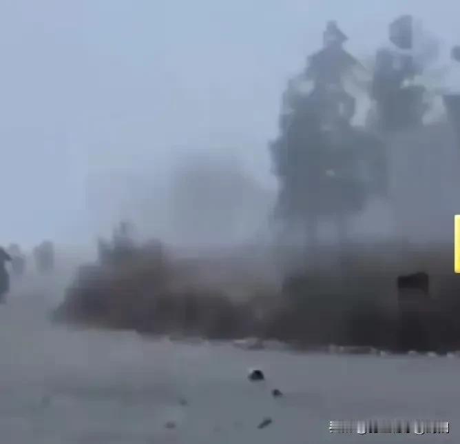 俄罗斯军方一架Su30失控坠毁，两名飞行员遇难，事发11月13日，俄罗斯国防部通