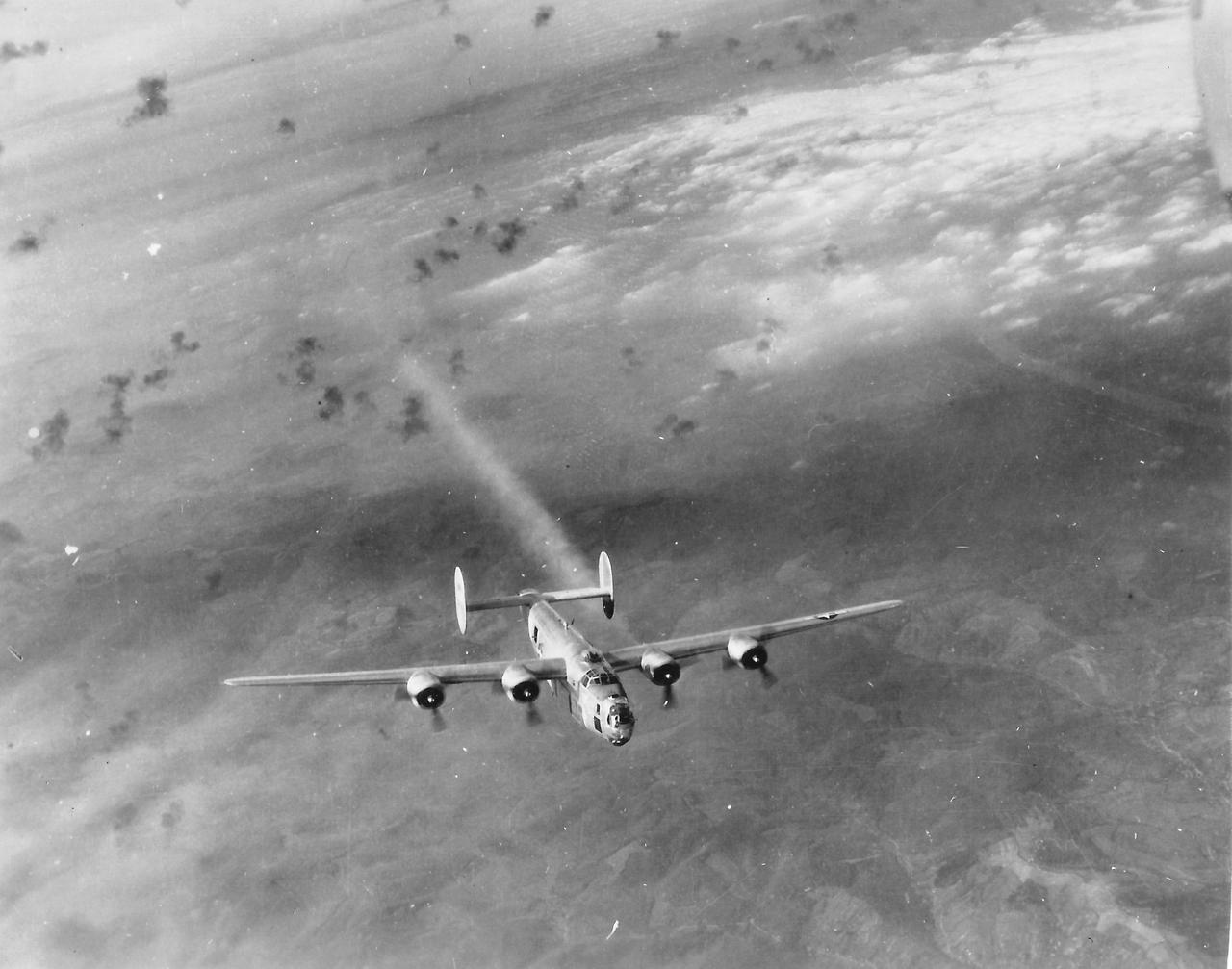 1944 年 8 月 22 日，隶属于第 725 轰炸机中队的 B-24H 解放