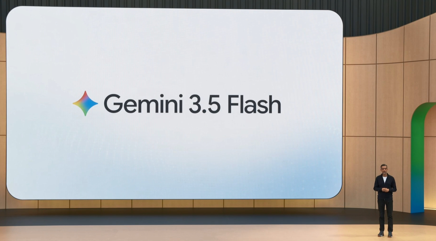 昨晚谷歌I/O大会上，谷歌Gemini 3.5 Flash正式发布了。性能升级还