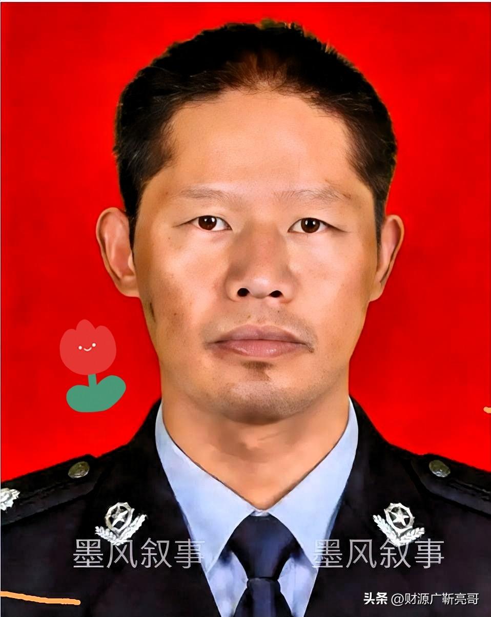 致敬英雄！

身中11刀，深度休克。

这不是动作电影里的特技狂人，是河南新蔡的