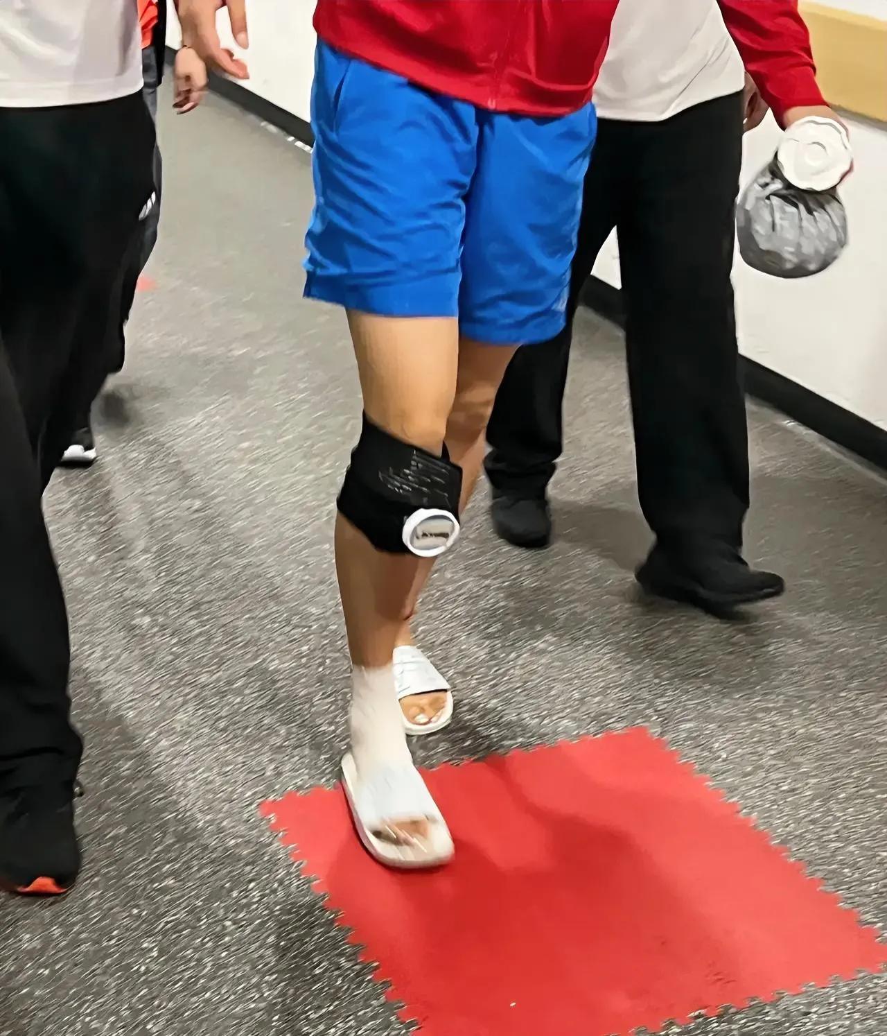 龚翔宇崴脚，总决赛堪忧

中加之战，中国女排3:0战胜加拿大队，取得五连胜。

