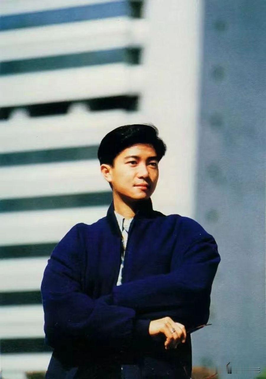 历史上今天：

1993年10月25日，香港乐坛失去了一位标志性的声音。陈百强（