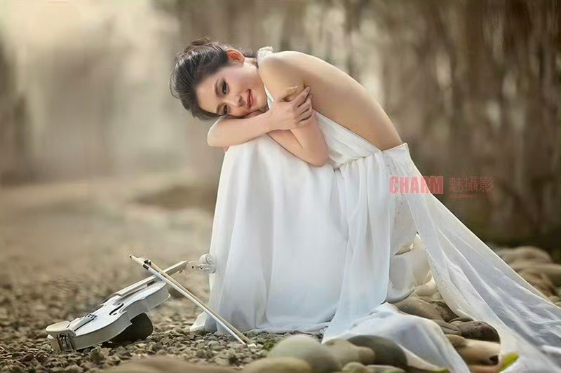 生活手记心若狭隘，哪怕拥尽繁华，也觉天地逼仄；心若辽阔，纵使仅余一床，亦能安放山