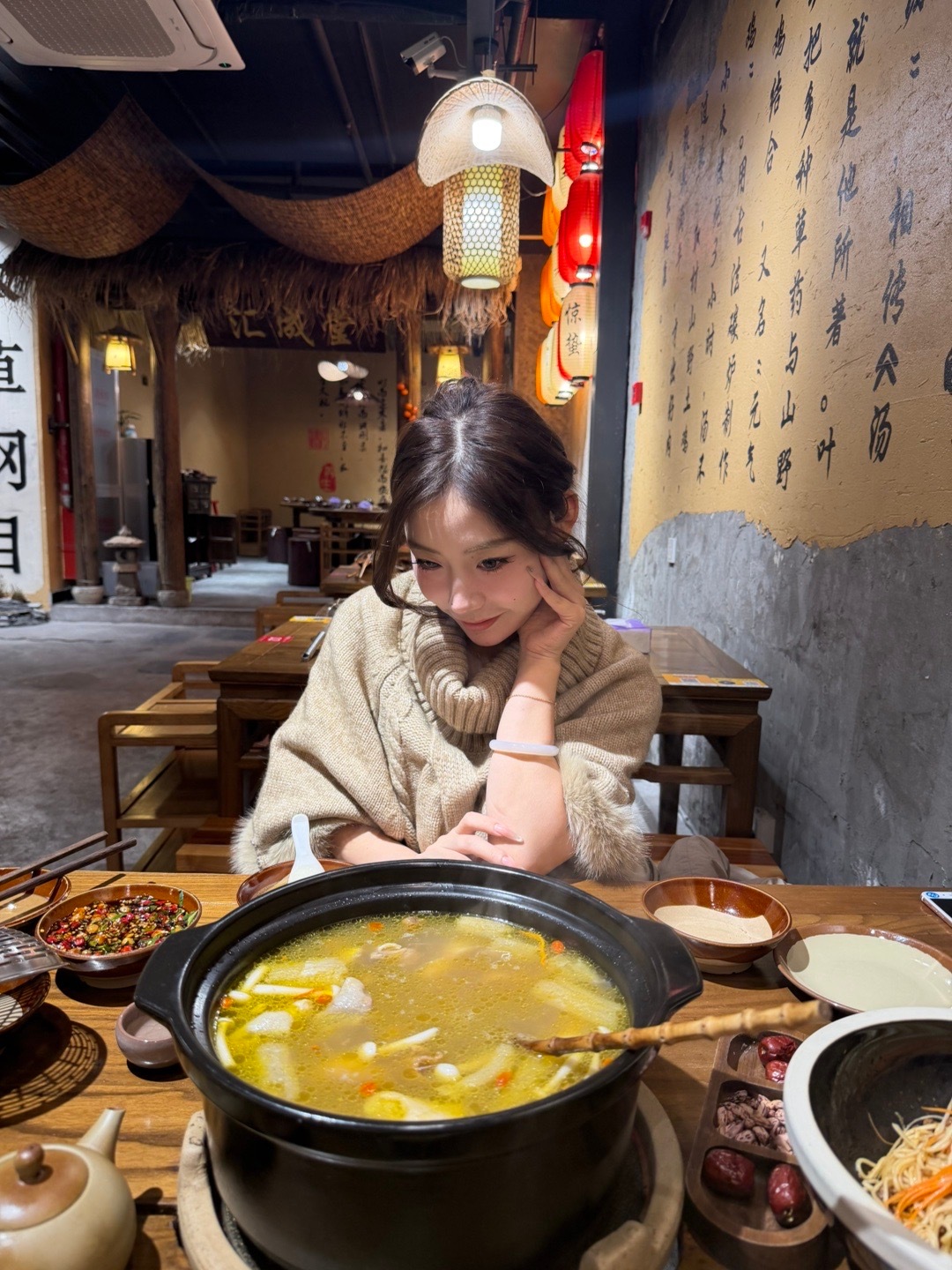 这个你的肥肥太能种草了，我们已经吃了四次这个药膳鸡了