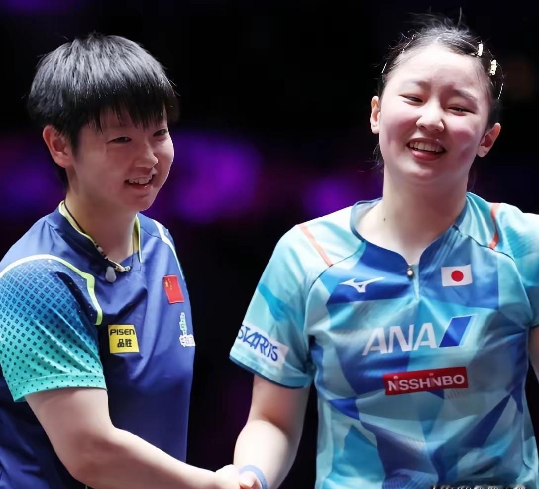 笑容，只维持了三秒。
当莎莎退赛的消息传来，张本美和的眼睛亮了一下。
可早田希娜