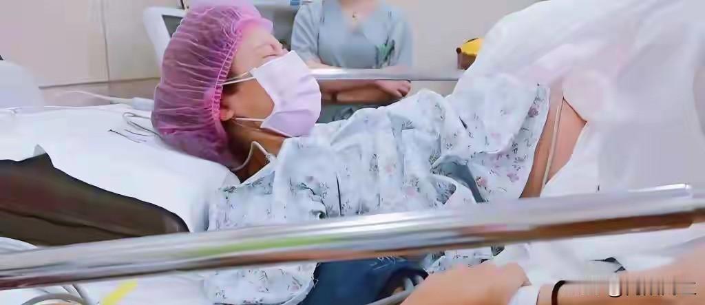 姐妹们，你们生孩子时有没有遇到男产科的医生。

刚看到一个女人生孩子，一个妇产科