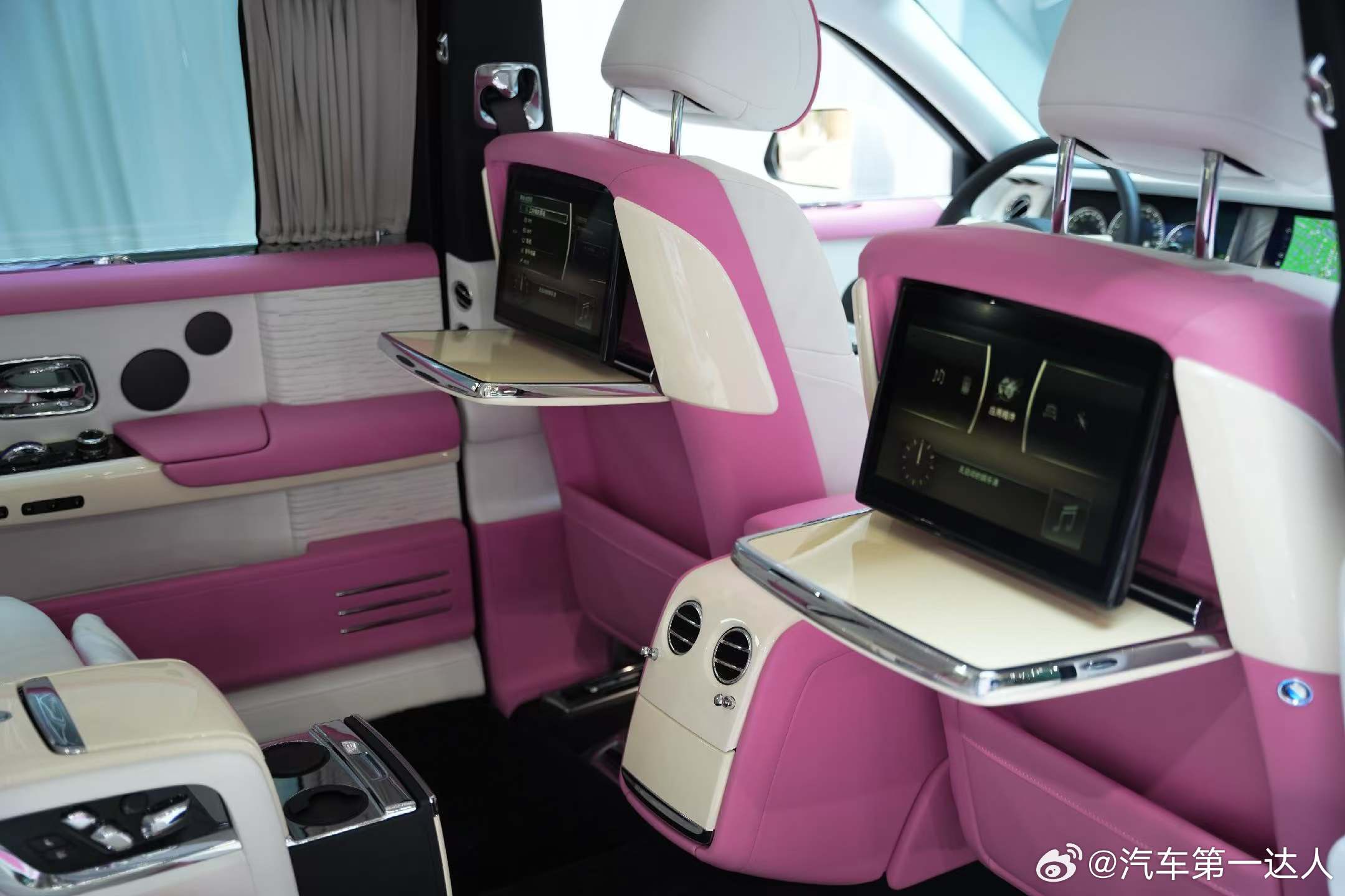 劳斯莱斯幻影 6.7T 加长版双拼色外观 四座航空座椅 白色钢琴烤漆 后娱 小桌