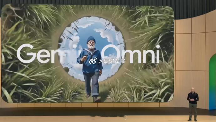 皮查伊站在台上。每五秒不提AI，安保可能真的会把他轰下去。这梗是网友编的，但你仔